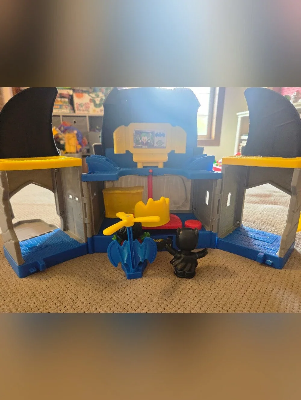 2019 Fisher-Price Little People DC Super Friends Batcave Playset Batman Robin